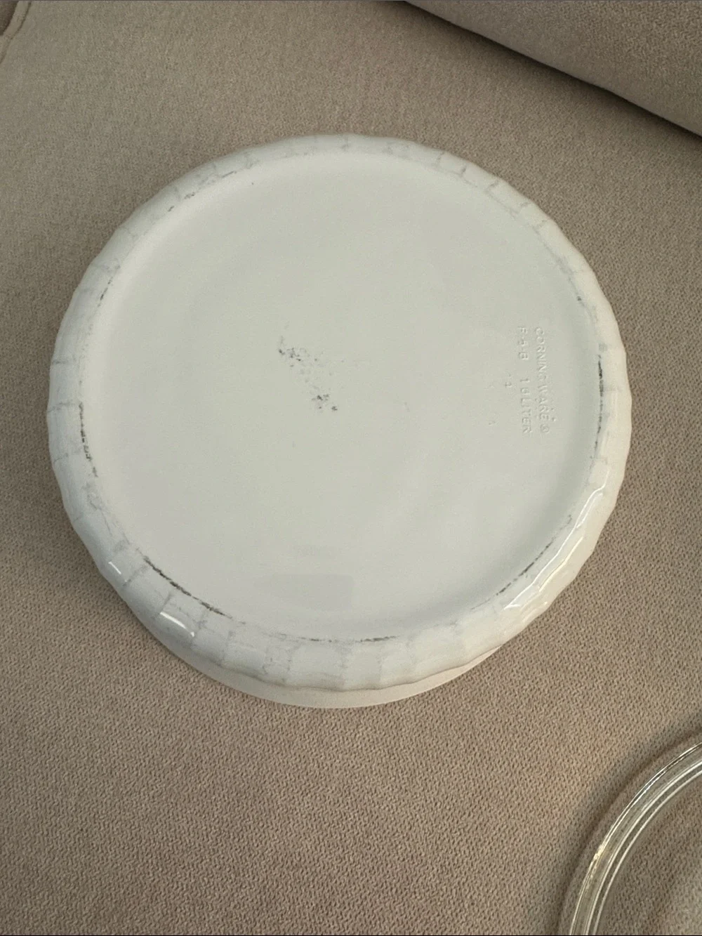 Corning Ware 1.6 Liter French White Round Dish with Lid